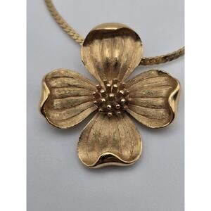 Crown Trifari Gold Tone Dogwood Blossom Necklace Vintage